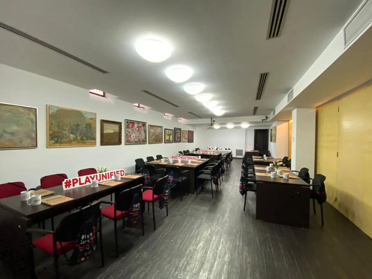 Hotel Victoria טיראנה